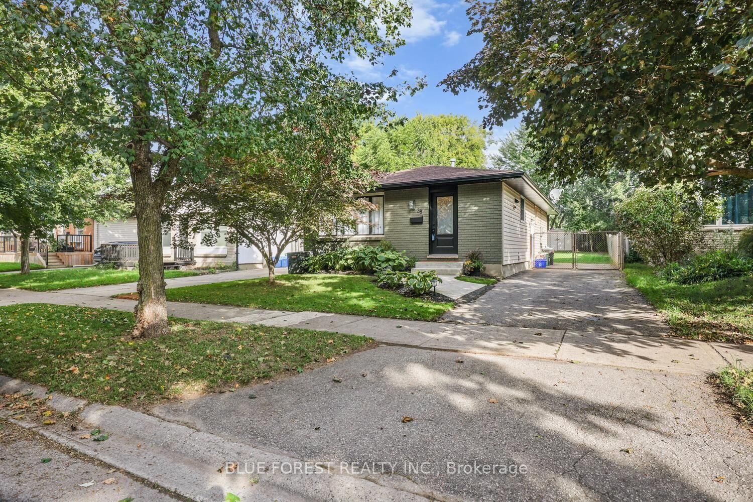 Property Photo:  38 Stroud Crescent  ON N6E 1Z6 