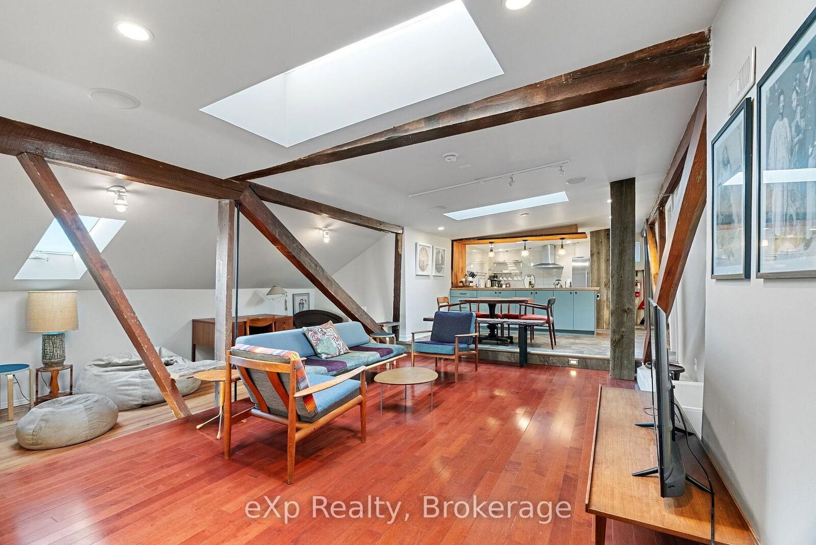 Property Photo:  94 Wellington Street 6  ON N5A 2L2 