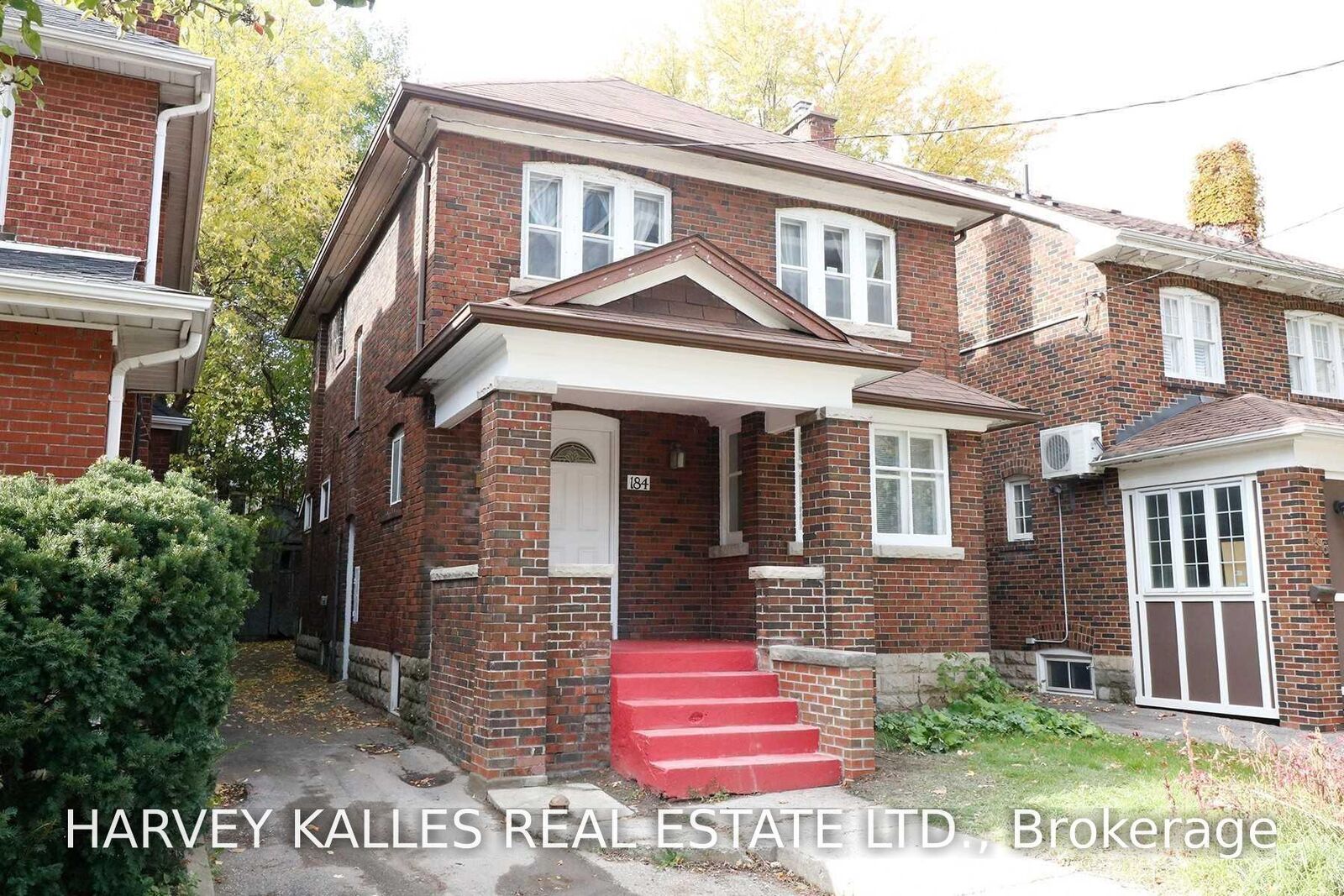 Property Photo: 184 Duplex Avenue ON M5P 2A9