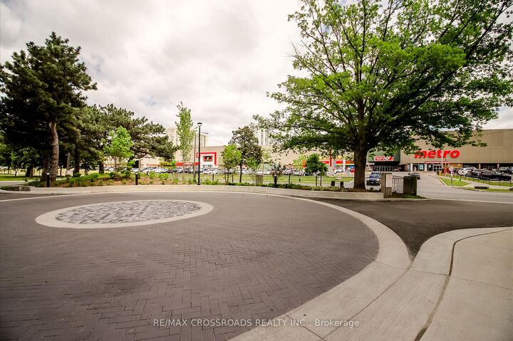 Property Photo: 3151 Bridletowne Circle 606 ON M1W 2T1
