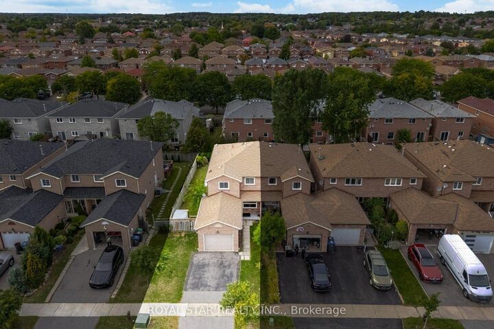 Property Photo: 39 Ebby Avenue E ON L6Z 3T1