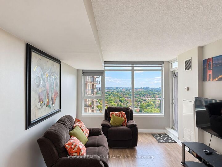 Property Photo:  25 Town Centre Court 2307  ON M1P 0B4 