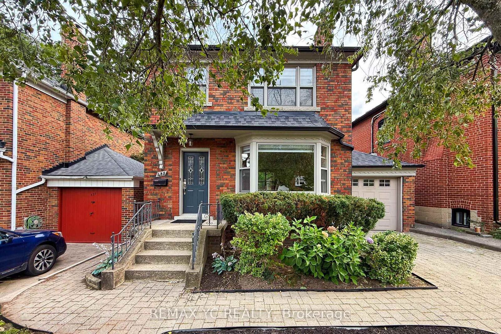 Property Photo: 425 Broadway Avenue ON M4G 2R3