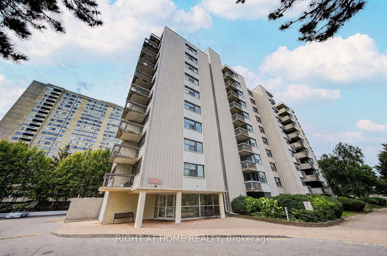 Property Photo:  2500 Bridletowne Circle #208  ON M1W 2V6 