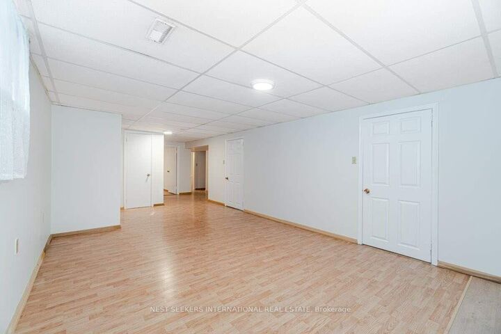 Property Photo:  943 Ninth Street Lower  ON L5E 1S2 