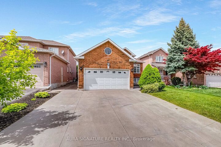Property Photo:  30 Graceview Court  ON L4L 9C4 