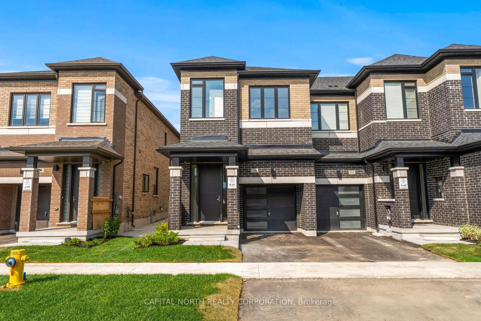 Property Photo: 116 Turnberry Lane ON L4N 6K7