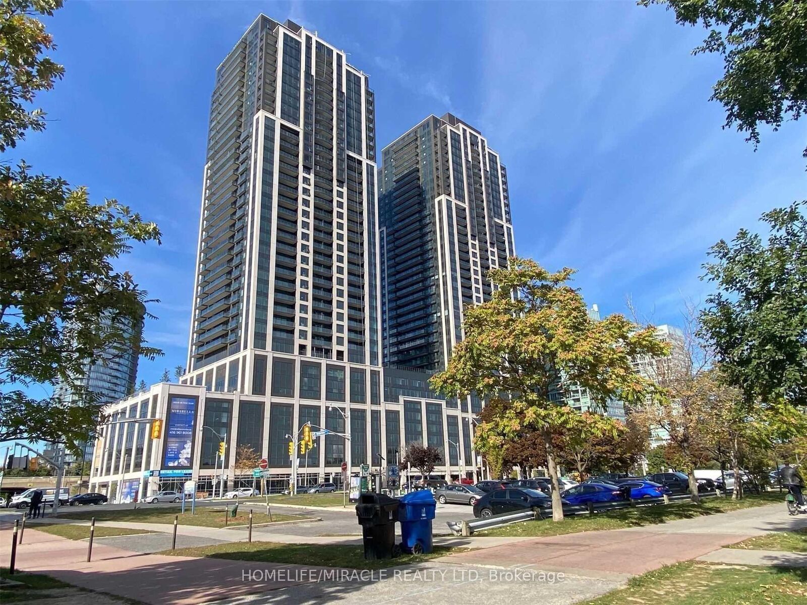 Property Photo: 1928 Lakeshore Boulevard W 3803 ON M6S 0B1