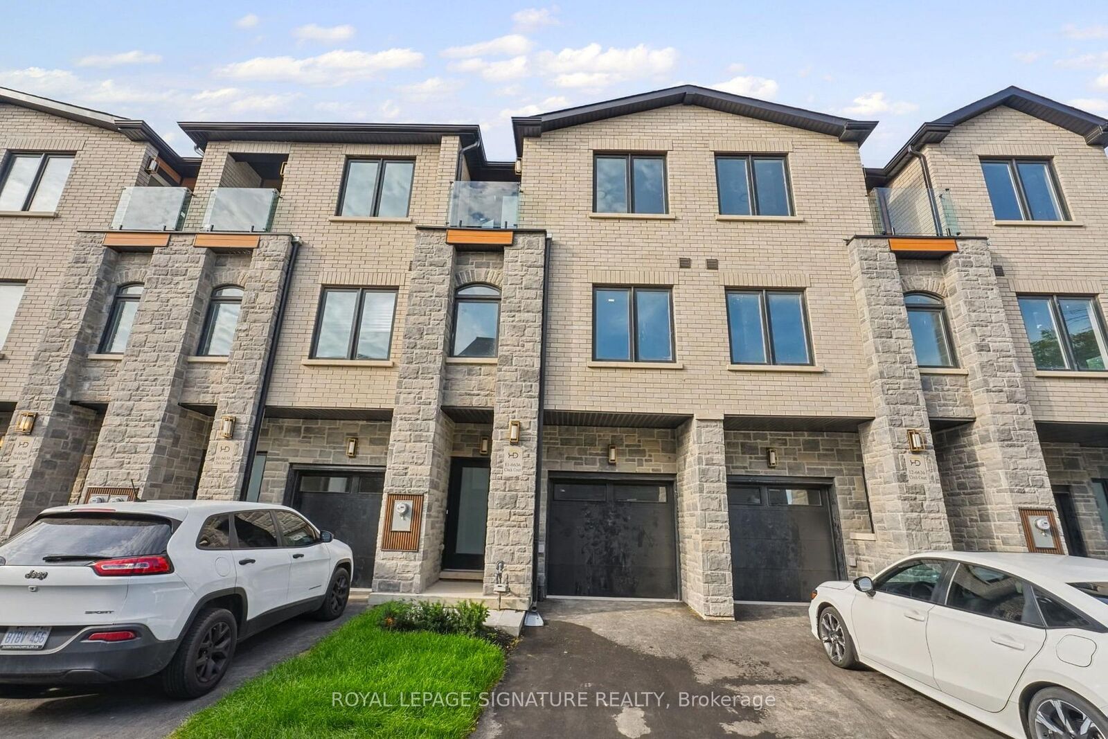 Property Photo:  6636 Clock Court 11  ON L5W 1N2 