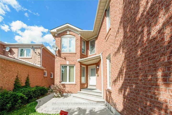 Property Photo:  6197 Duford Drive Upper  ON L5V 1A5 