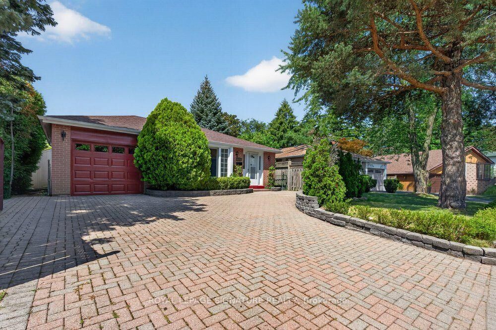 Property Photo:  16 Earswick Drive  ON M1E 1C6 