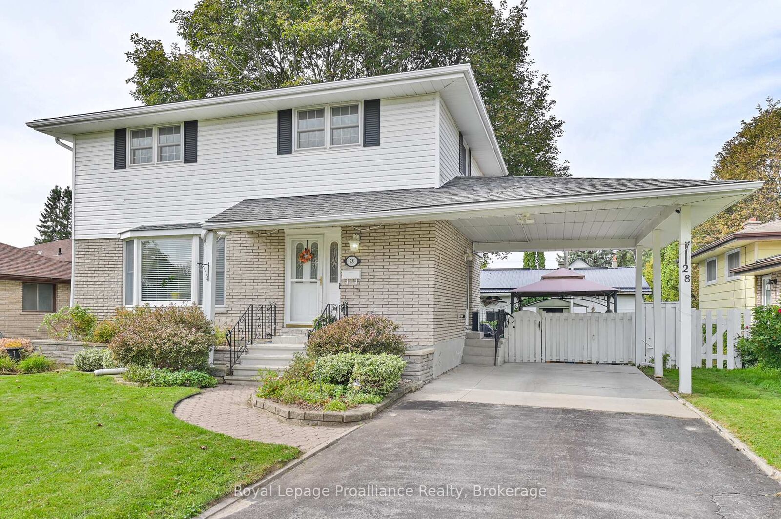 Property Photo: 28 Shoniker Avenue ON K8V 2B5