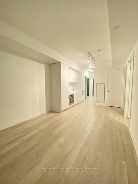 Property Photo:  88 Queen Street E 2006  ON M5C 0B6 