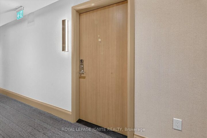 Property Photo:  5 Meadowvale Road 810A  ON L4K 0C7 
