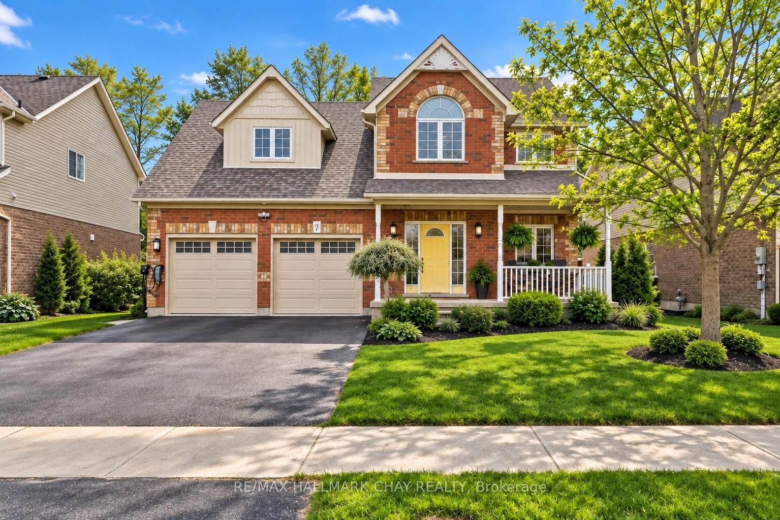 Property Photo:  17 Armeda Clow Crescent  ON L0M 1B2 