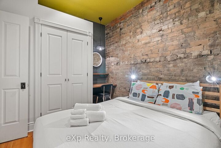 Property Photo:  94 Wellington Street 5  ON N5A 2L2 