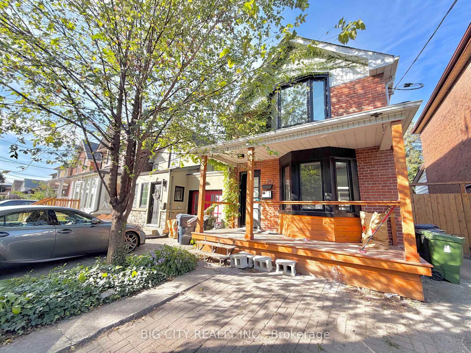 Property Photo:  20 Gray Avenue Upper  ON M6N 4S6 