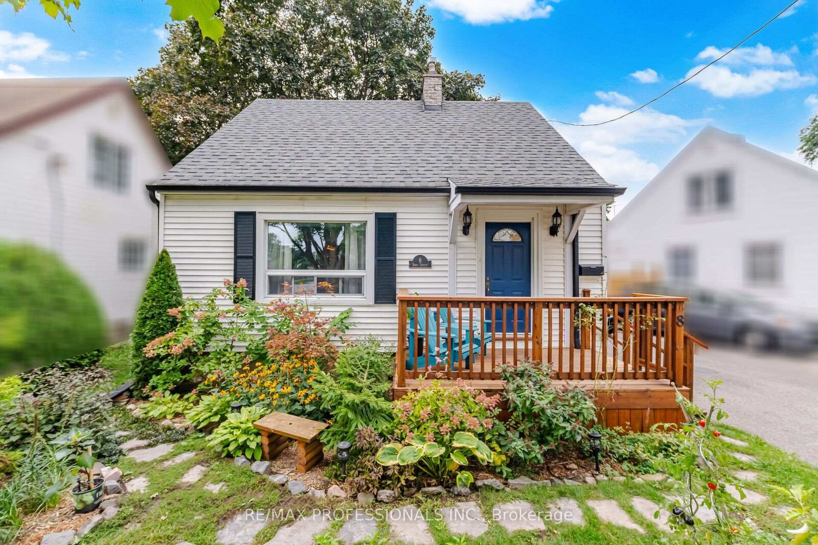 Property Photo:  8 Smith Crescent  ON M8Z 3X5 