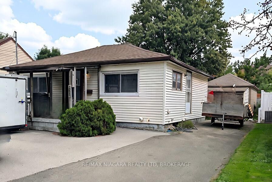 Property Photo: 268 McAlpine Avenue S ON L3B 1T9