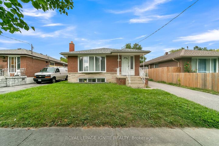Property Photo:  117 Cabot Street Main  ON L1J 5R8 