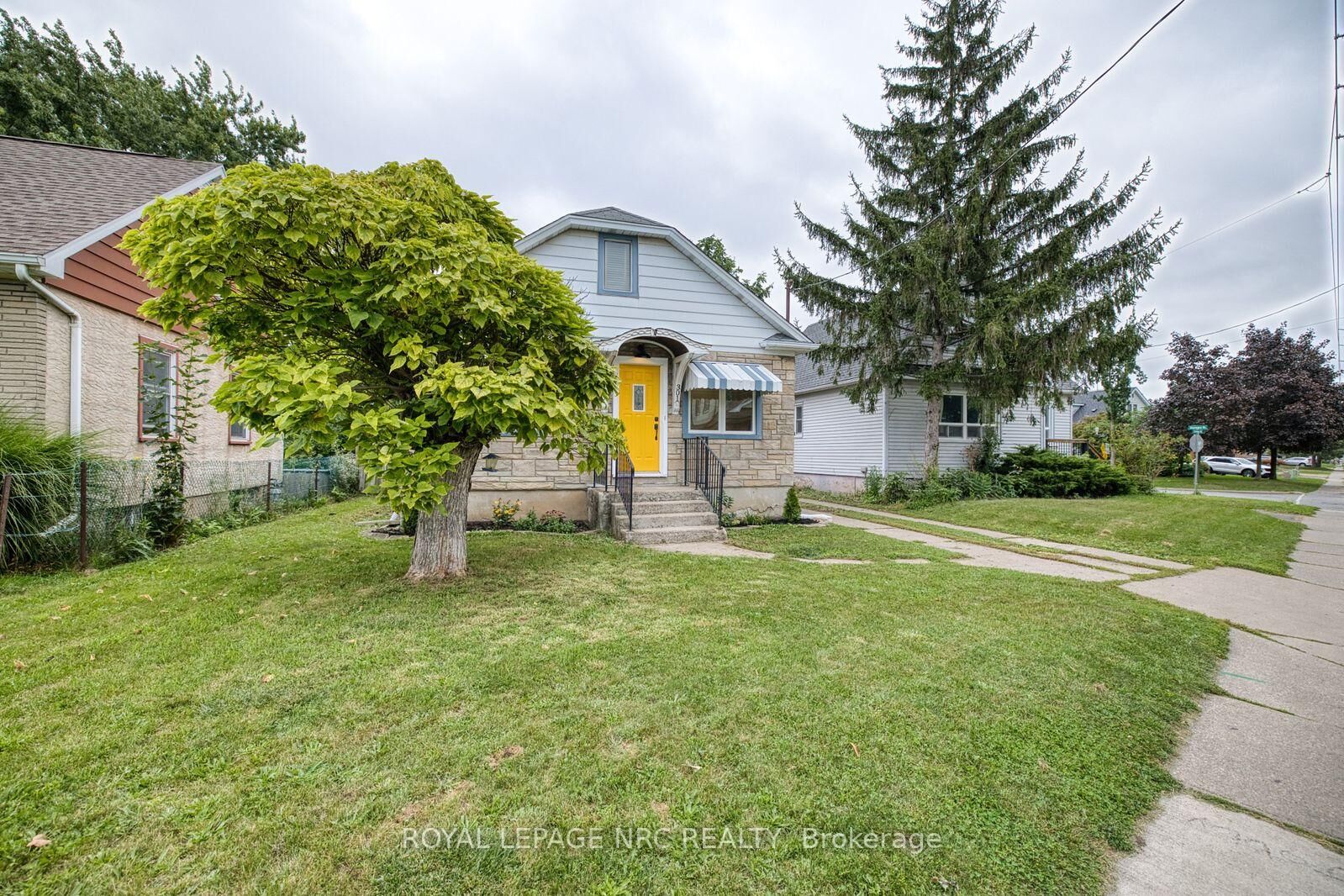 Property Photo:  301 Carlton Street  ON L2N 1C1 