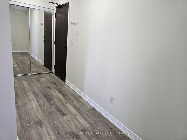 Property Photo:  385 Prince Of Wales Drive 1002  ON L5B 0C6 