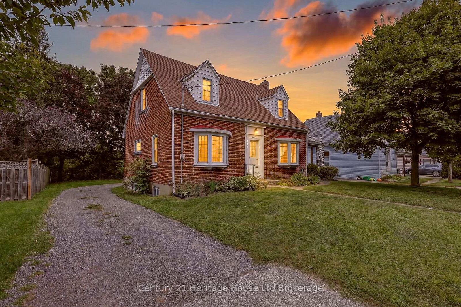 Property Photo:  143 Charles Street E  ON N5C 1J9 