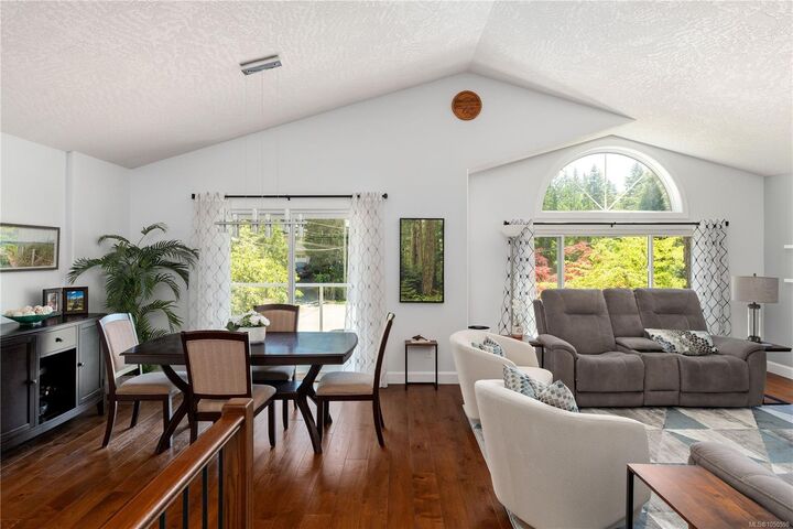 Property Photo:  222 Ashley Pl  BC V9B 5V5 