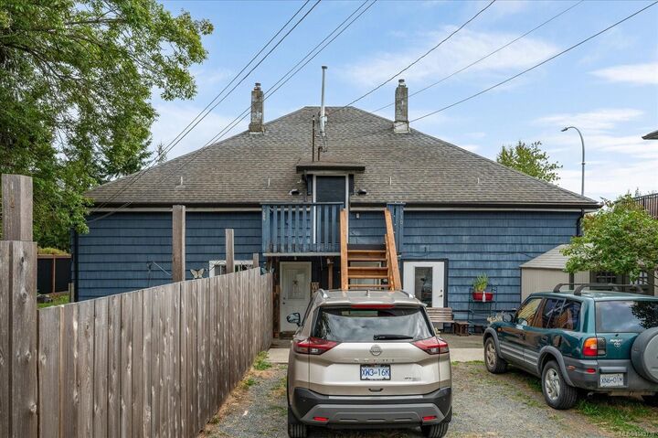 Property Photo: 910 Esplanade Ave BC V9G 1A0