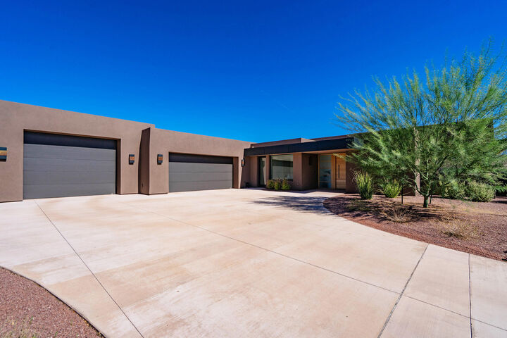 Property Photo: 638 S Juniper Way UT 84738
