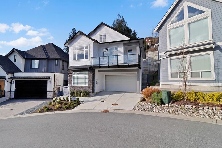 Photo de la propriété:  4217 Old Clayburn Road 11  BC V3G 1L5 