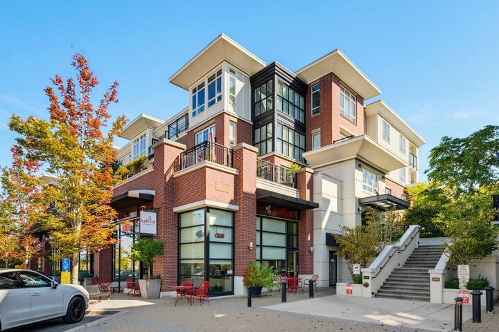 Property Photo:  2950 King George Boulevard 207  BC V4P 0E5 