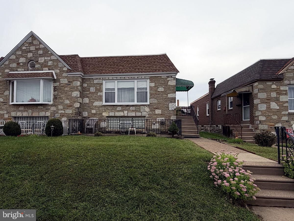 Property Photo:  