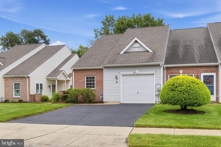 Property Photo:  232 Gladstone Way  DE 19701 