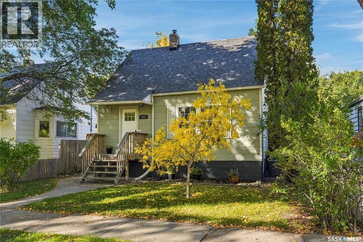 Property Photo: 221 Elm Street SK S7J 0G8