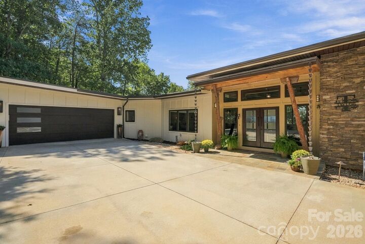 Property Photo: 1133 Altamont Road SC 29609