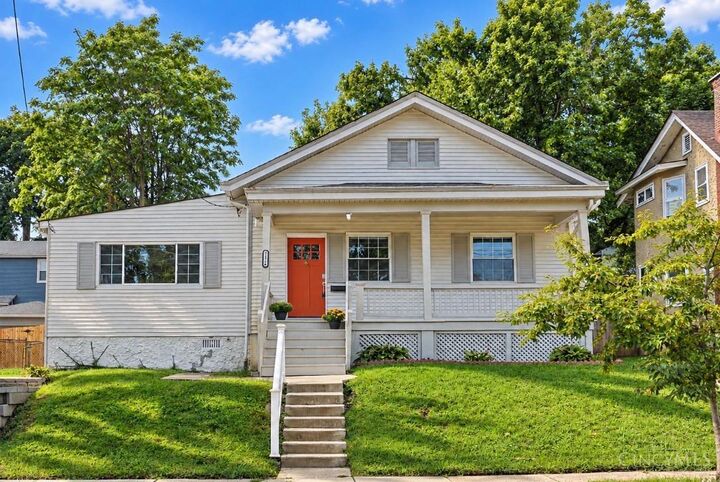 Property Photo: 2529 Ridgeland Place OH 45212