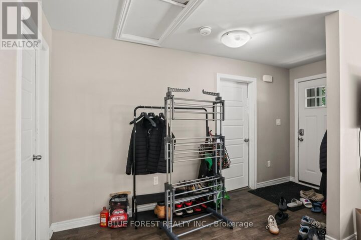 Property Photo:  21 Charles Street  ON N6H 1H1 
