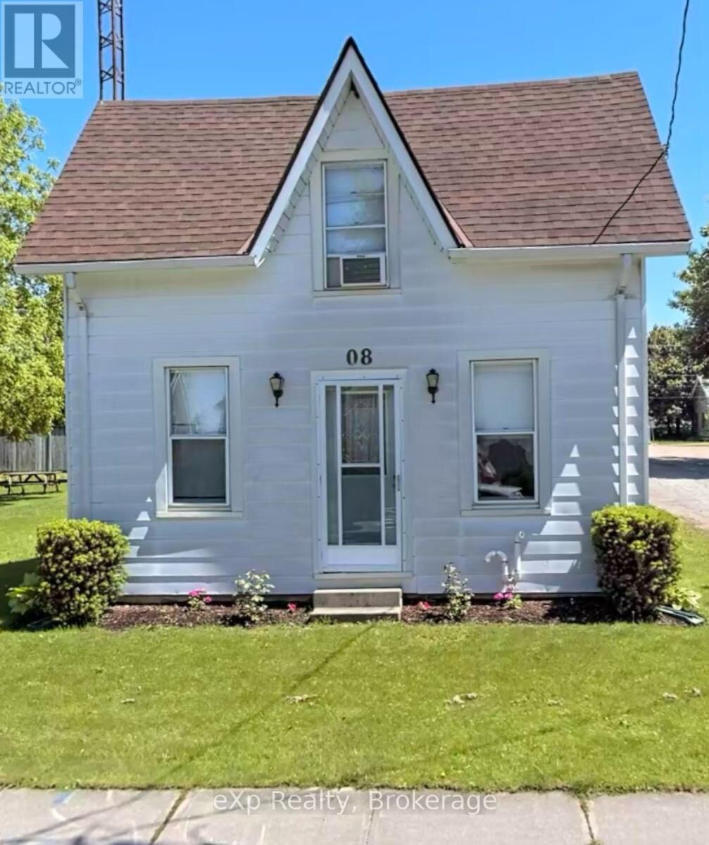 Property Photo:  8 West Street  ON N0K 1M0 
