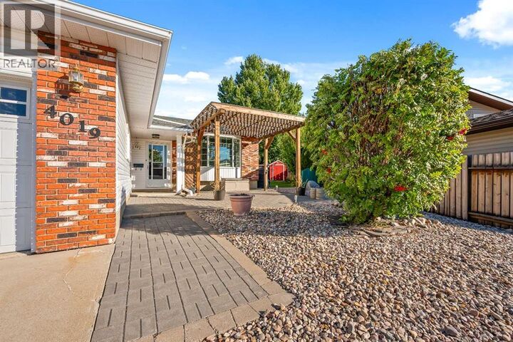 Property Photo:  4019 58 Avenue Close  AB T9V 2P6 
