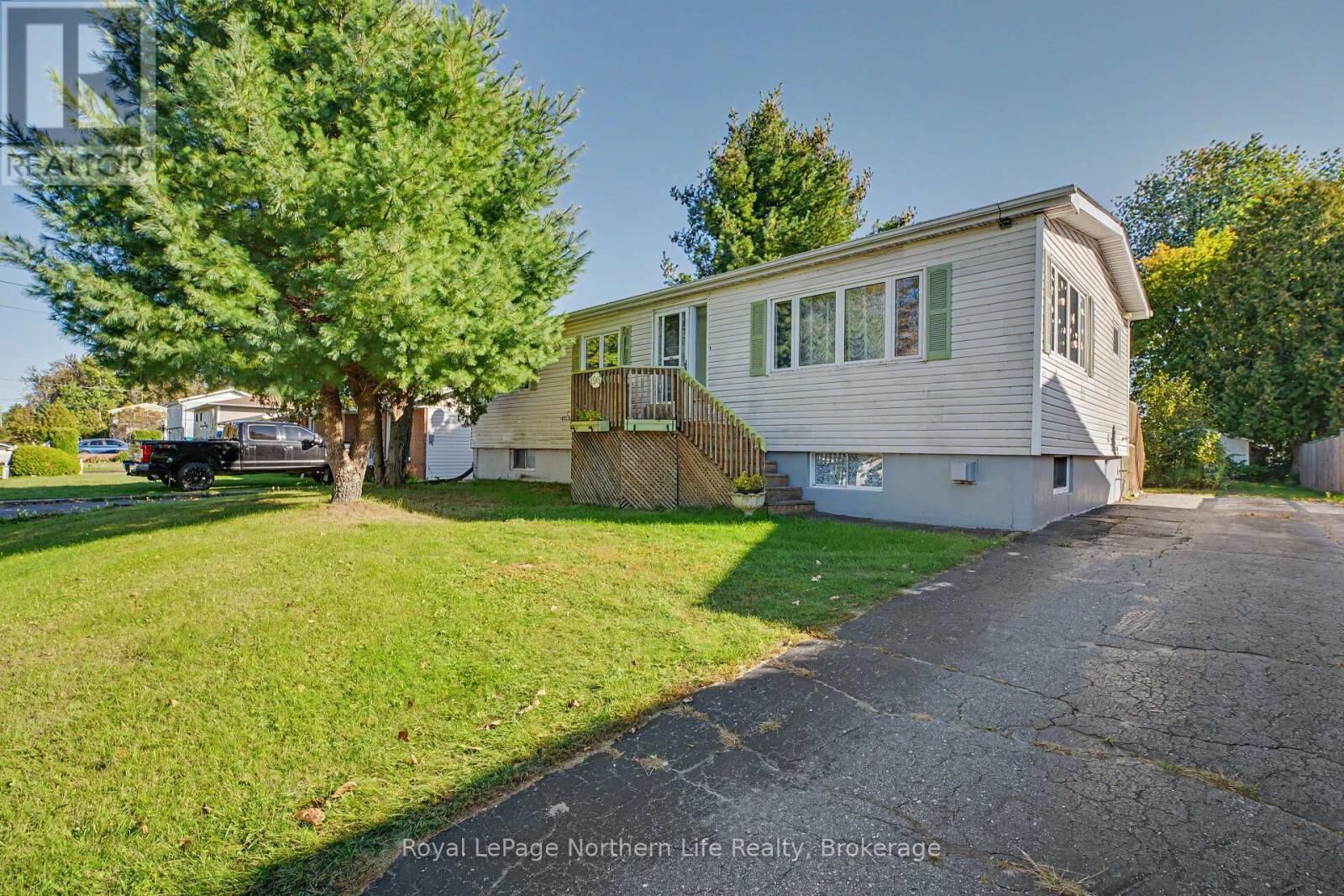 Property Photo:  196 Railway Street  ON P2B 3B2 