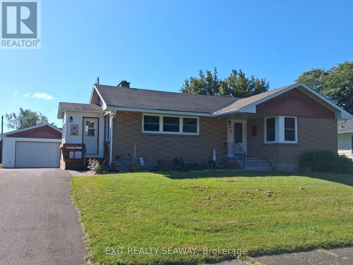 Property Photo:  42 Santa Cruz Drive  ON K0C 1M0 