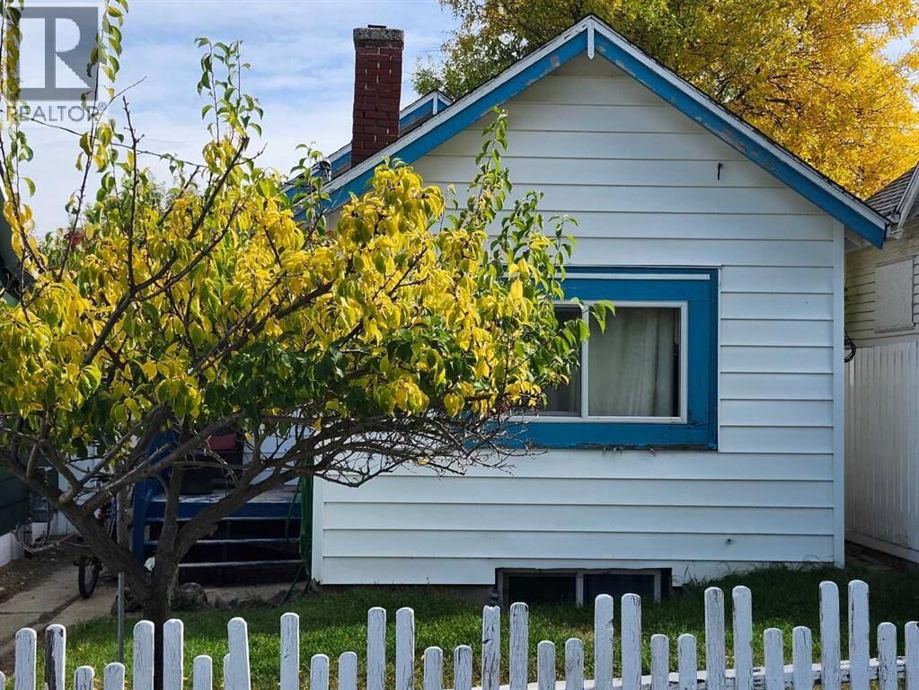 Property Photo: 590 2 Street Southwest AB T0J 0Y6