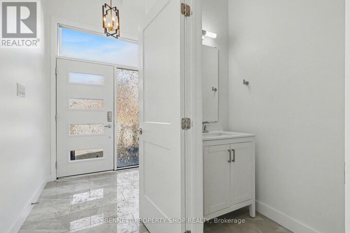 Property Photo:  135 Duford Street  ON K1L 6Z5 