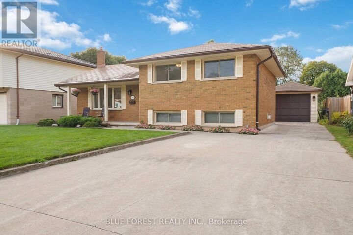 Property Photo:  1260 Victoria Drive  ON N5Y 4E4 