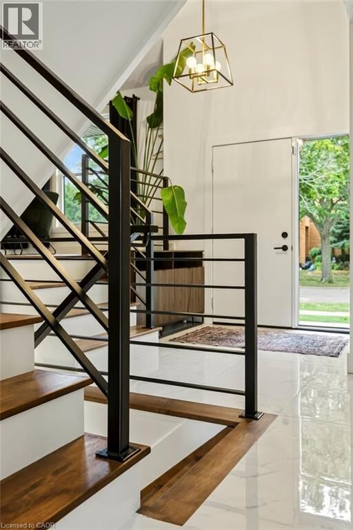 Property Photo:  9 Midway Street  ON L8G 4H6 