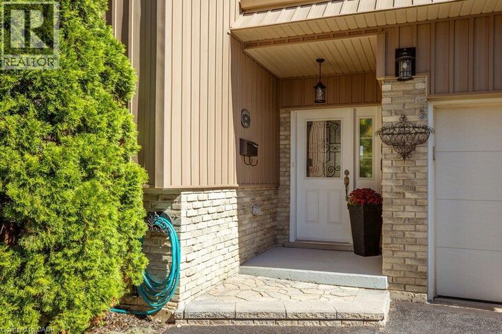 Property Photo:  32 Beechwood Avenue  ON N3R 6Z2 