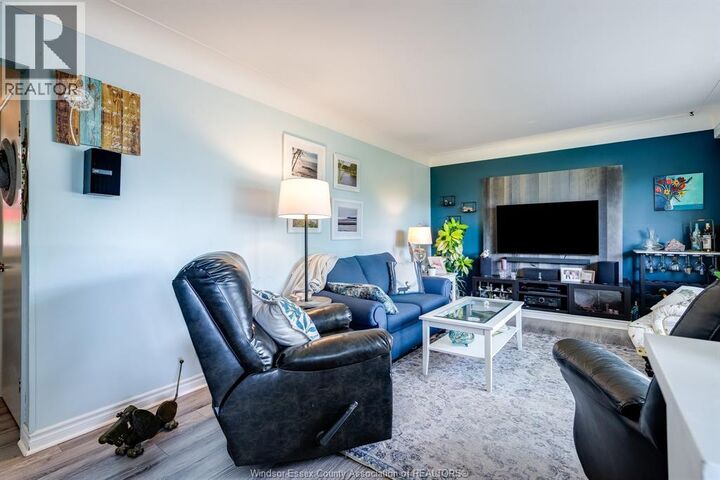 Property Photo:  27 Mersea Rd 12  ON N8H 3V4 