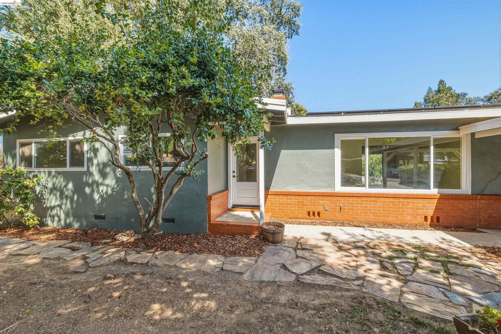 Property Photo: 327 Calaveras Way CA 95370