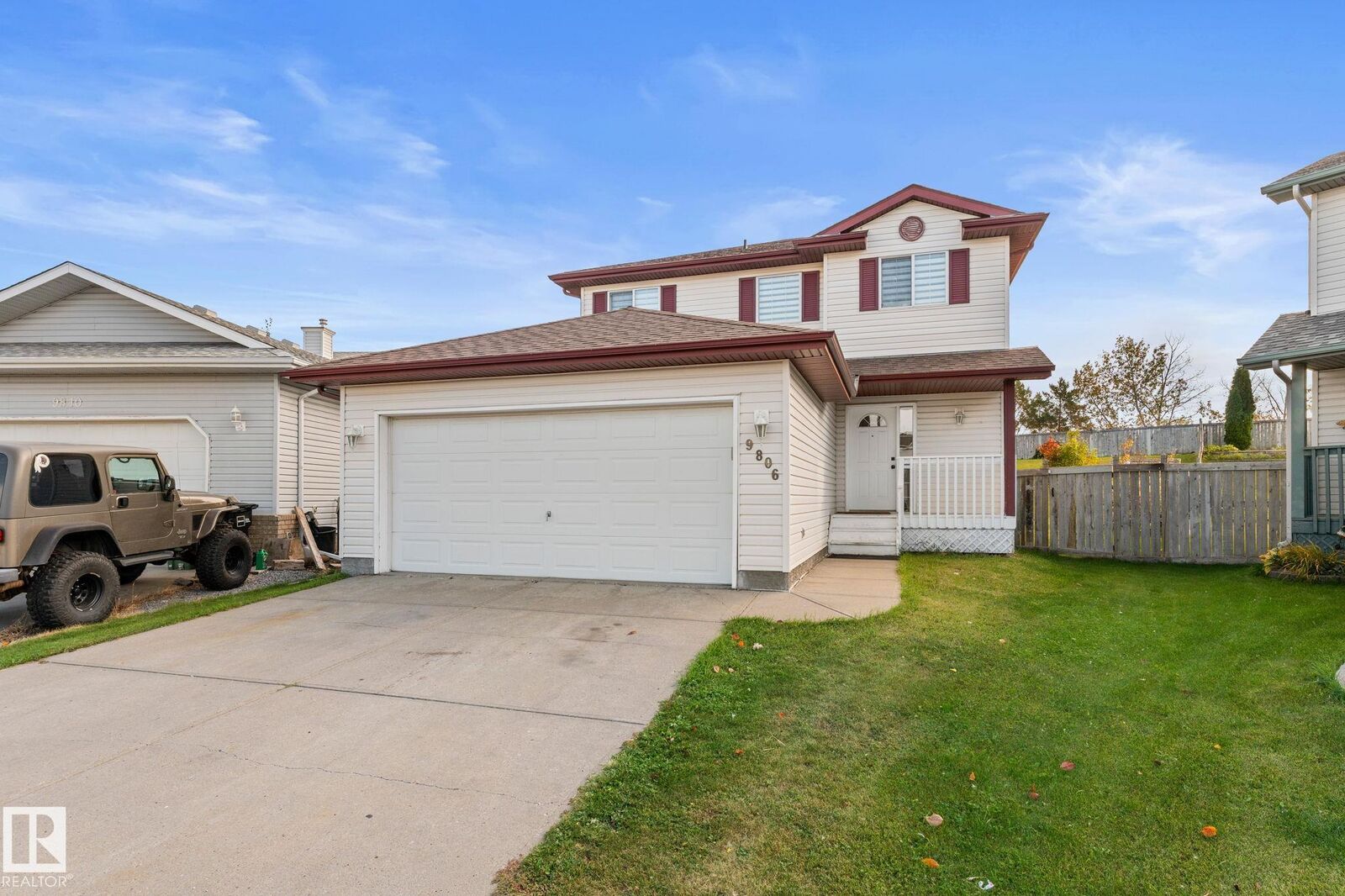 Property Photo:  9806 179 Avenue NW  AB T5X 6A6 